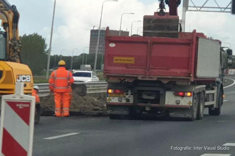 Opnieuw file op A7 richting Hoorn door sinkhole Avenhorn