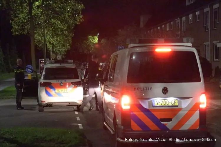 Man (24) gijzelt vrouw (25) in auto en crasht in sloot Purmerend