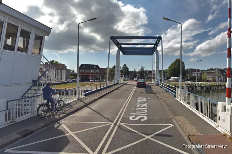 Groot onderhoud Sluisbrug duurt langer