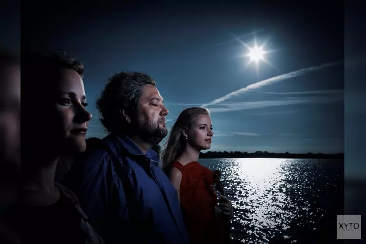 Mike Boddé met Merel Vercammen en Sterre Konijn in Grote Kerk