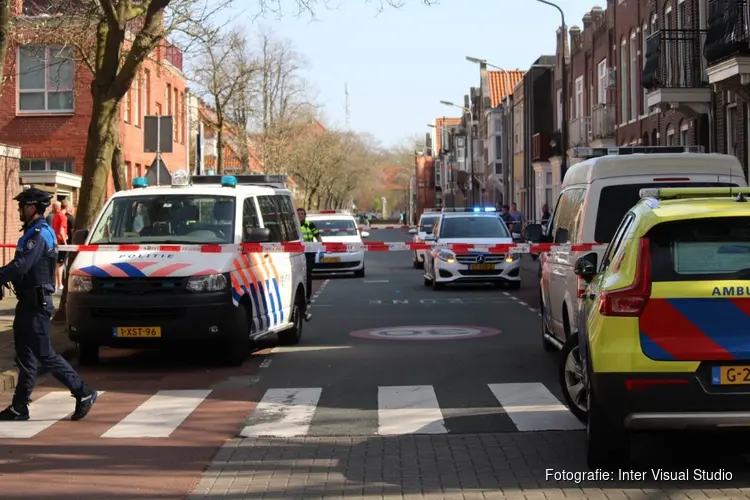 Steekincident in woning; vrouw overleden