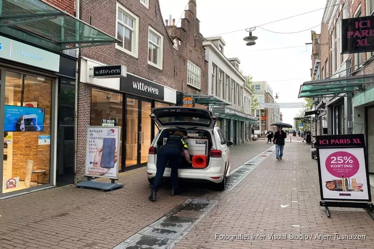 Gewapende overvallers in PostNL-jas en met mondkapje op de vlucht in Purmerend