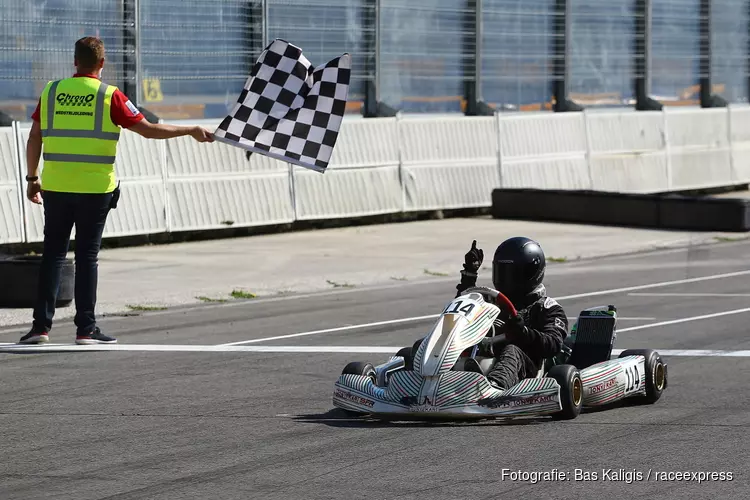 Karter Rishan Jacobs schittert op NK met fraaie inhaalacties en tweede plaats: “Ik ben een echte racer”