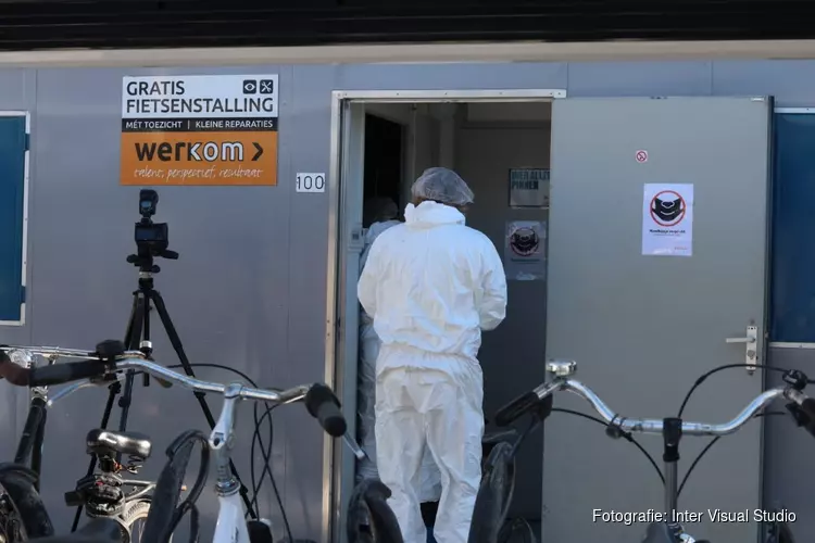 Zwaargewonde man aangetroffen in kantoor fietsenstalling station