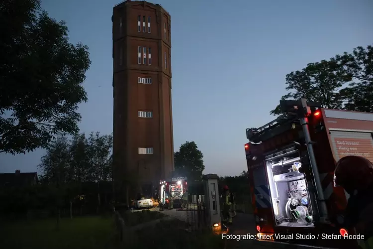 Brand in schuur bij watertoren Kwadijk