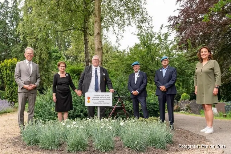 Waardering voor veteranen: Witte Anjer Perk onthuld