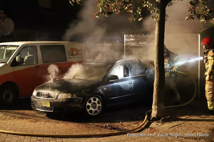 Auto door brand verwoest op Maishof