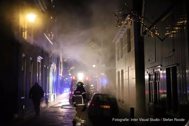 Brand door echte kaarsjes in kerstboom in De Rijp