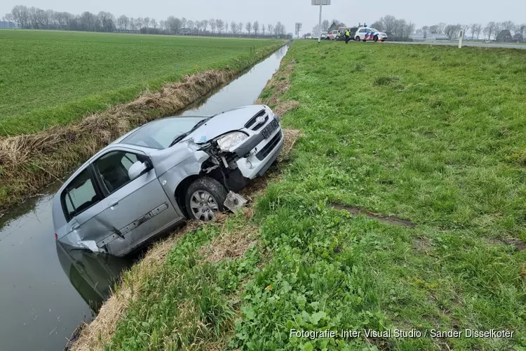 Auto te water na inhaalactie