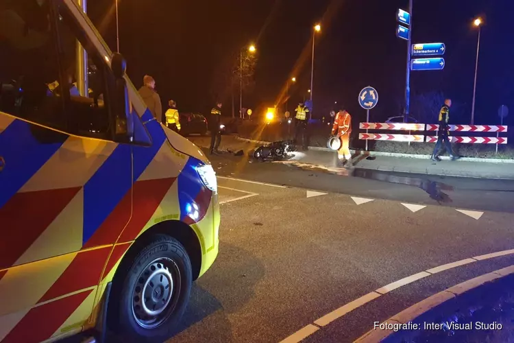 Ongeval in Noordbeemster, motorrijder zwaargewond