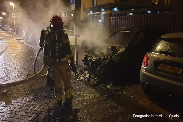 Auto door brand verwoest in Zoeloestraat