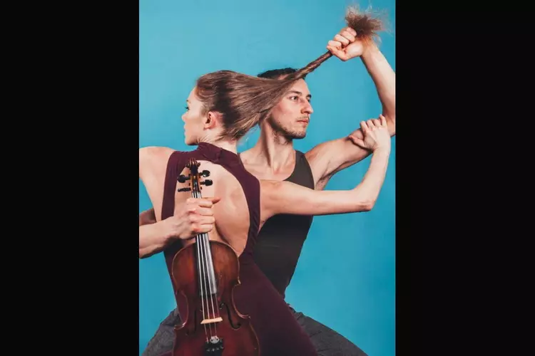 Dansers met muziek in Grote Kerk De Rijp