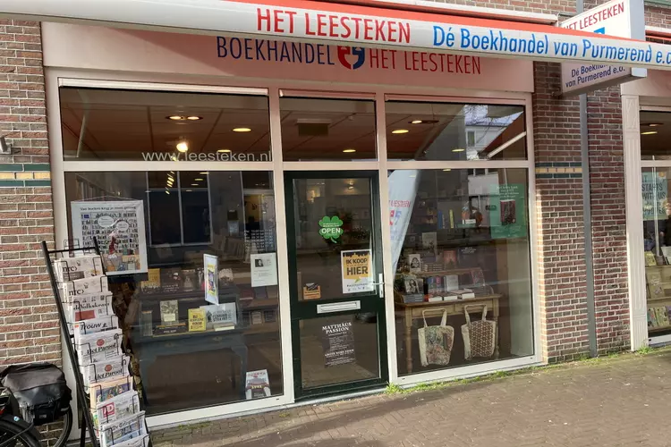 Boeken over Februaristaking 1941 in etalage Het Leesteken