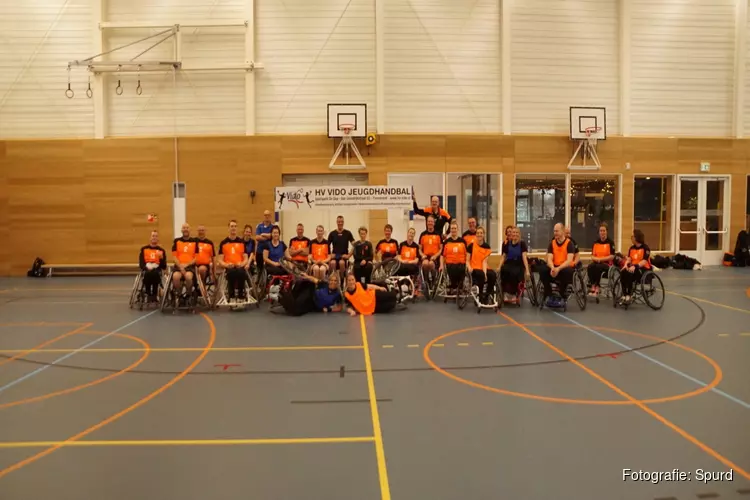 Afgelopen zondag was er in sporthal De Beuk het Rolstoelhandbal Event, een geslaagde dag voor handbal en voor rolstoelsport!
