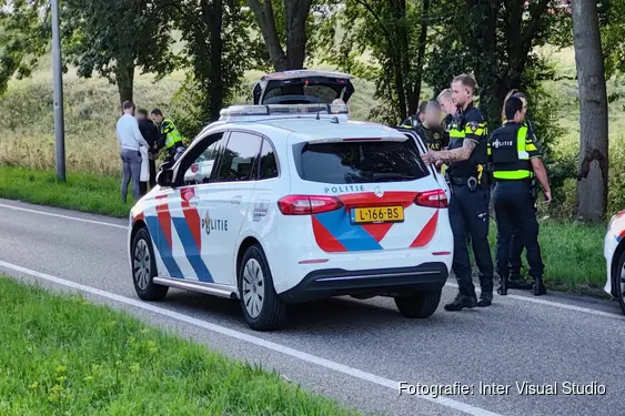 Politie Rijdt Auto Klem En Pakt Twee Verdachten Op Bij Afslag ...