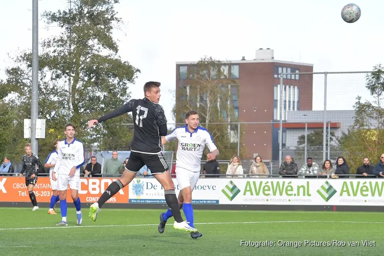 Ajax wint, tegen alle verhoudingen in, bij Purmersteijn