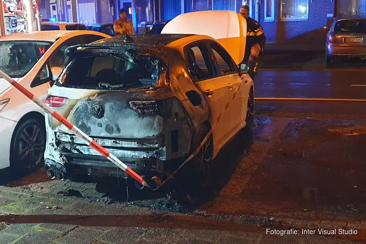 Auto door brand verwoest op Overlanderstraat