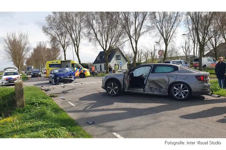 Ongeval in Westbeemster: twee auto's total loss