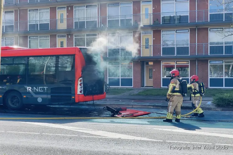 Lijnbus in brand bij bushalte in Purmerend