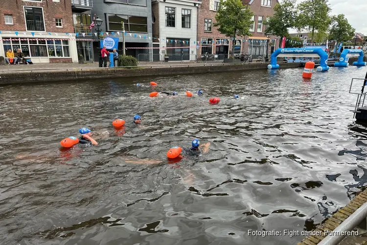 Swim to Fight Cancer in Noordhollands kanaal
