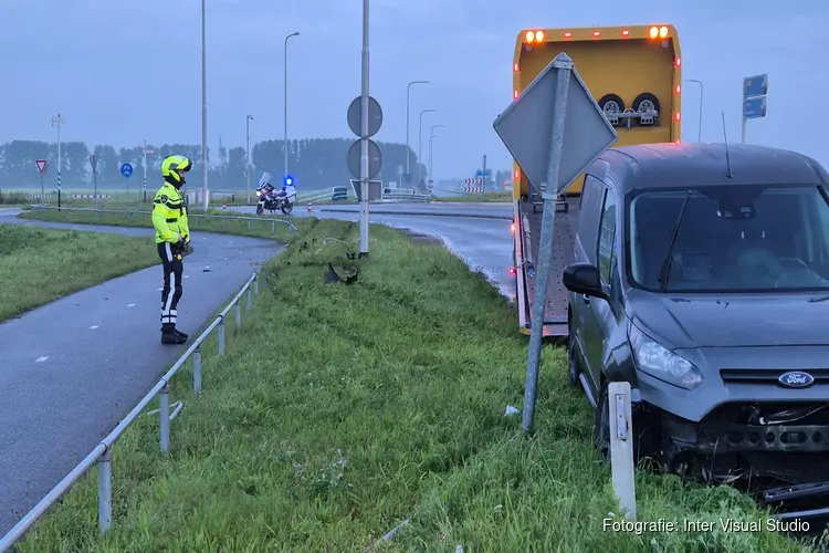 Onder invloed zijnde automobilist krijgt ongeluk op N244