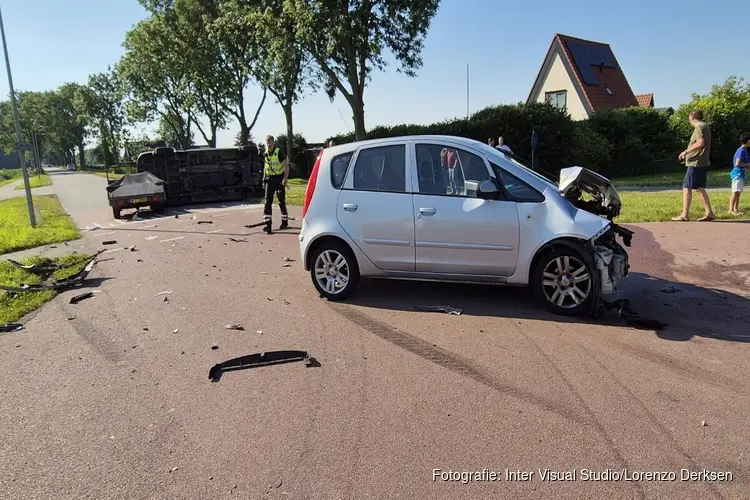 Gewonde en veel schade bij ongeval in Zuidoostbeemster