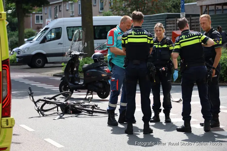 Aanrijding tussen fietser en scooter in Purmerend