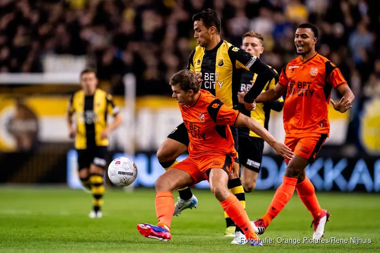 FC Volendam strijdend naar winst op Vitesse