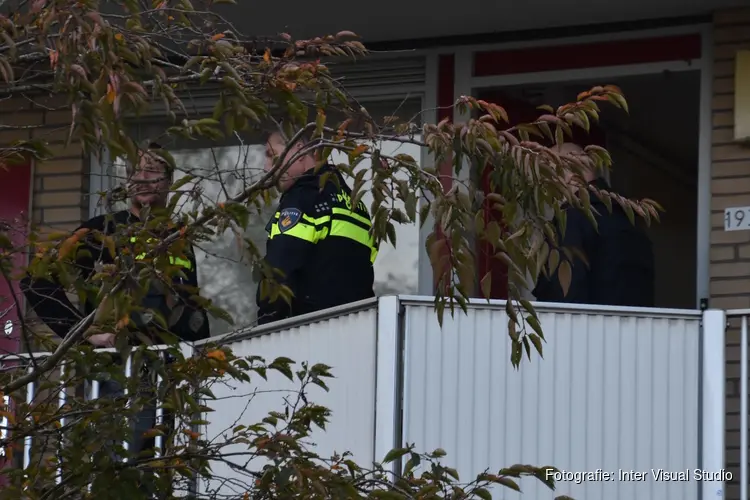 Politie doorzoekt woning in Purmerend