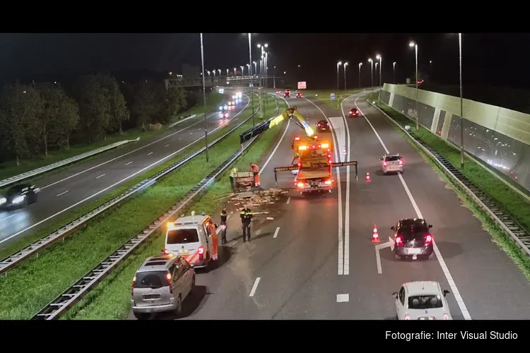 Geschaarde aanhanger op A7 bij Middenbeemster