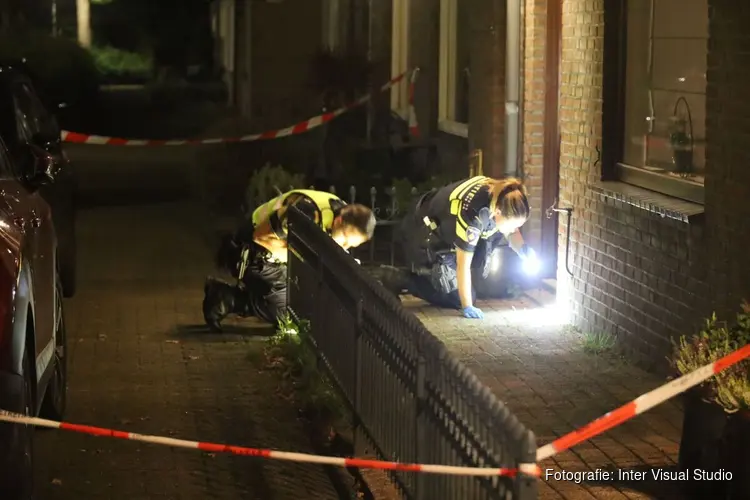 Voordeur van woning in Purmerend beschadigd na explosie