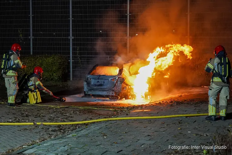 Auto door brand verwoest aan Flevostraat in Purmerend