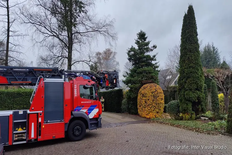 Brand in schoorsteen van vrijstaande woning in Purmerend