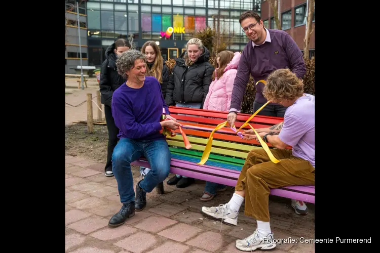 Regenboogbank voor Vonk in Purmerend