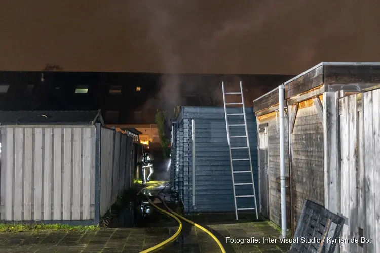 Woningen ontruimd na schuurbrand in Purmerend