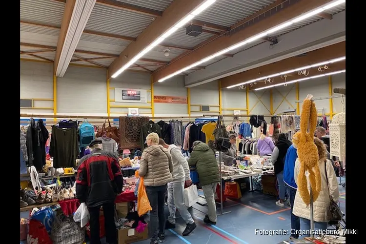 Vlooienmarkt in De Vaart te Purmerend op 9 maart