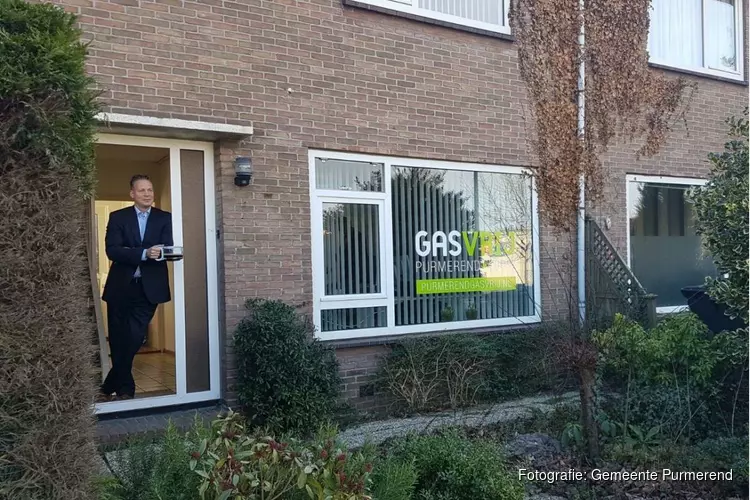 Bezoek gedeputeerde Jack van der Hoek aan GasVrij woning Purmerend