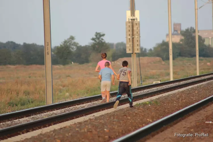 Wees geen ei bij het spoor