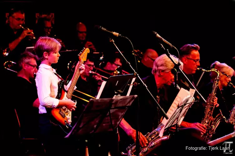 West End Big Band & Jazzkidzz bij FluXus 18-koppige bigband begeleidt jong jazztalent