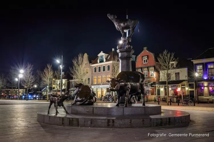 Heiwerkzaamheden voor kerstboom op de Koemarkt