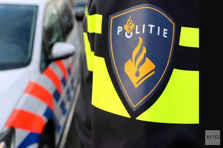 Bestelbusje in sloot, bestuurder gevlogen