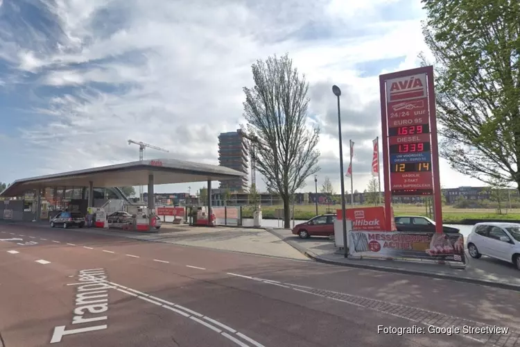 Personeel tankstation sluit zichzelf op nadat klant mes trekt