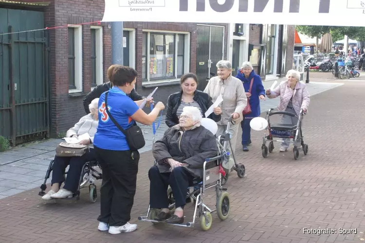 Rollatorloop door binnenstad Purmerend 1 juni