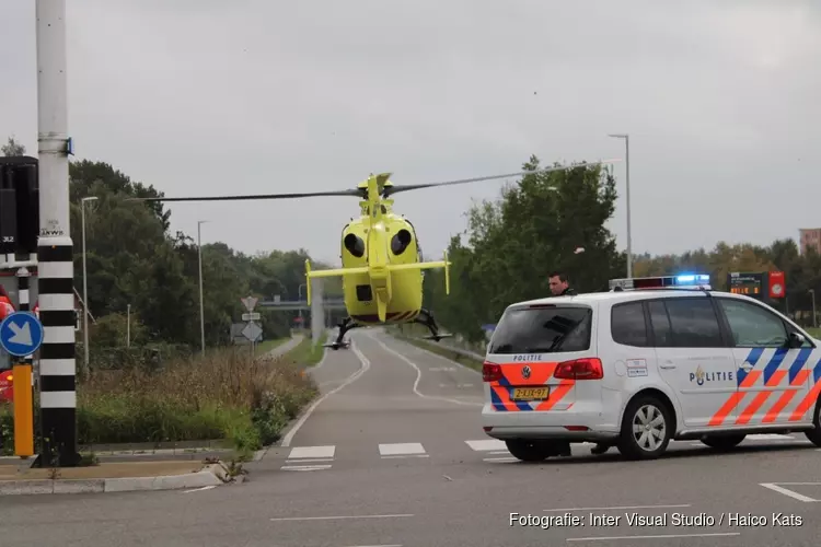 Fietser ten val: traumaheli ter plekke